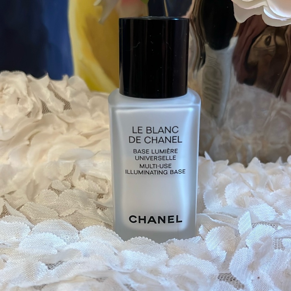 Chanel Illuminating Base